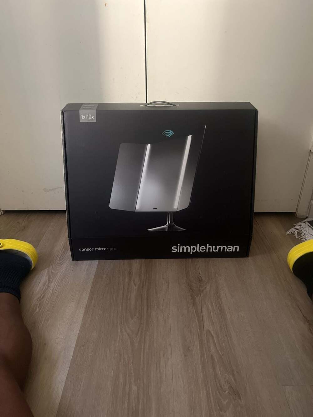 simplehuman Sensor Mirror Pro ST3014 Wide-View WiFi-Enabled Lighted Makeup Mirro